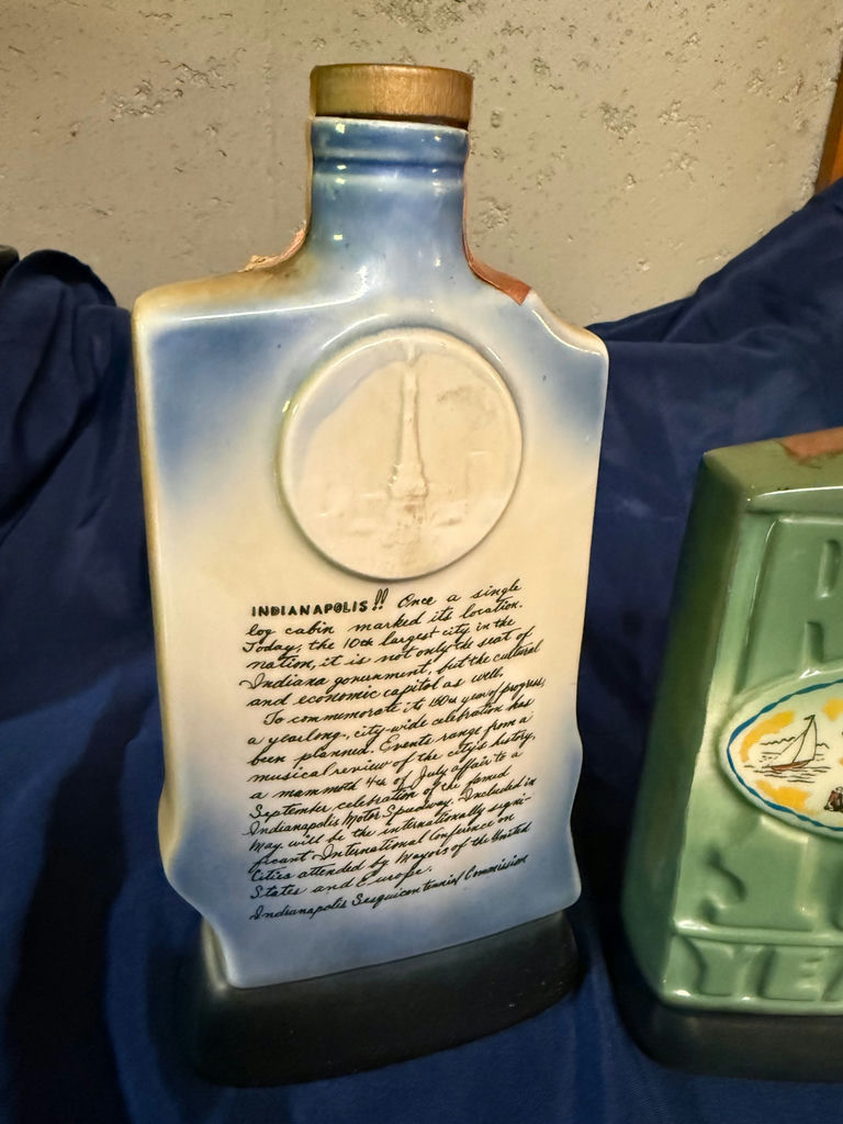 City-themed ceramic liquor decanter set (Indianapolis, Reno, Jim Beam storefront) - image 7 of 7
