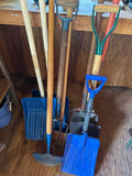 Assorted shovels and digging tools - thumbnail 1 of 1