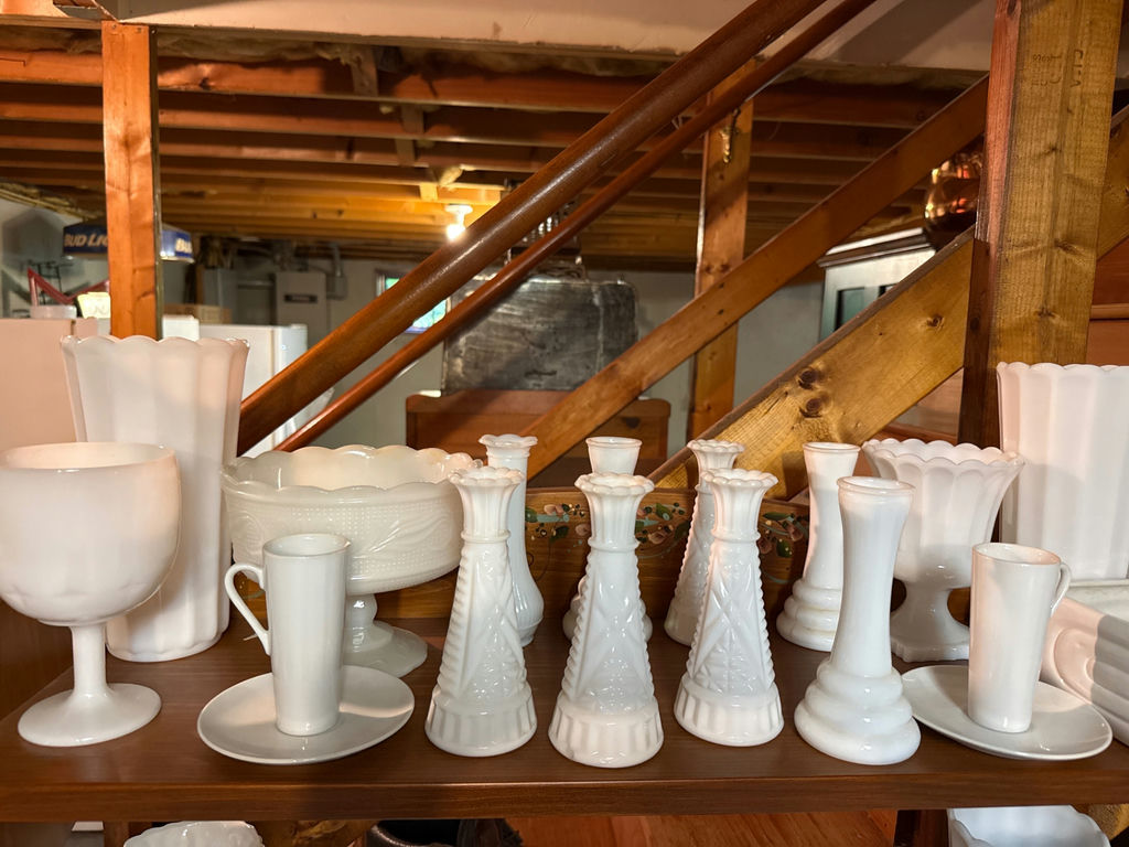Milk glass - White ceramic vases, bowls and collection - image 2 of 5