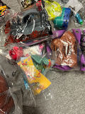 Assorted toy figures and blind-pack collectibles - thumbnail 5 of 8