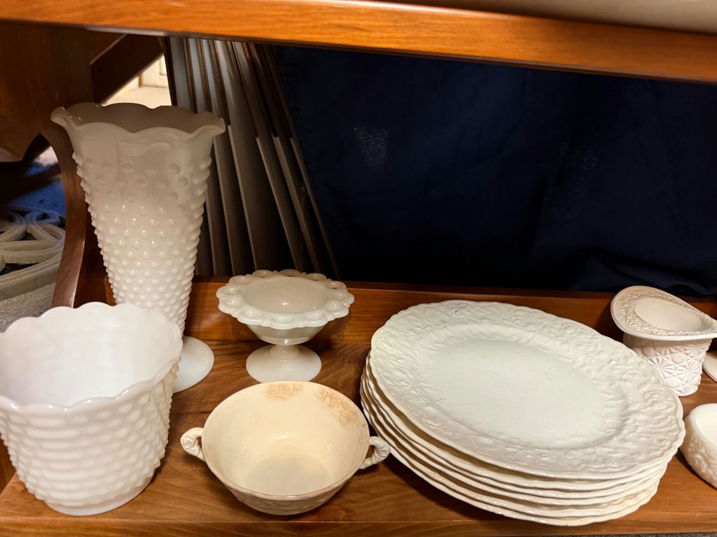 White ceramic dinnerware and decorative pieces - image 2 of 4