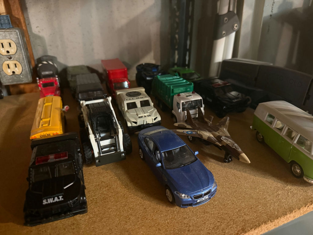 Die-cast toy vehicle collection - image 6 of 6