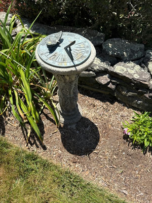 Stone sundial with butterfly motif - Image 1 of 2
