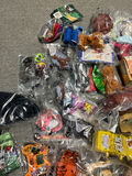 Assorted toy figures and blind-pack collectibles - thumbnail 3 of 8