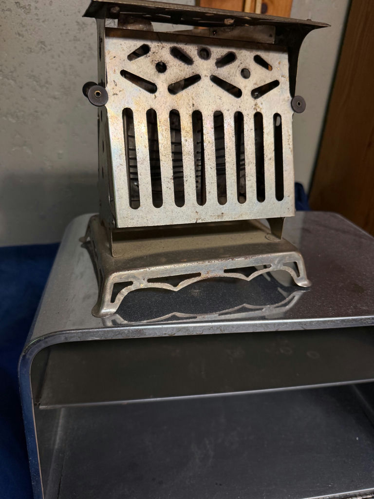 Vintage metal toaster device with-decorative base - image 5 of 5