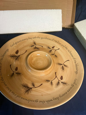 Round wooden decorative plate with pine motif and inscription - Image 1 of 2