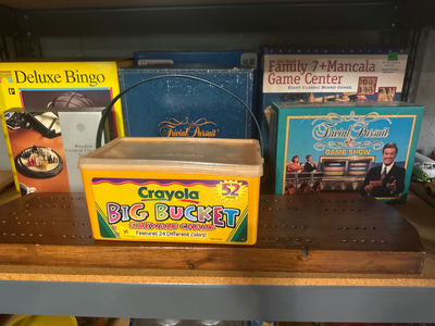 Vintage board games and Crayola chalk tin - Image 1 of 3