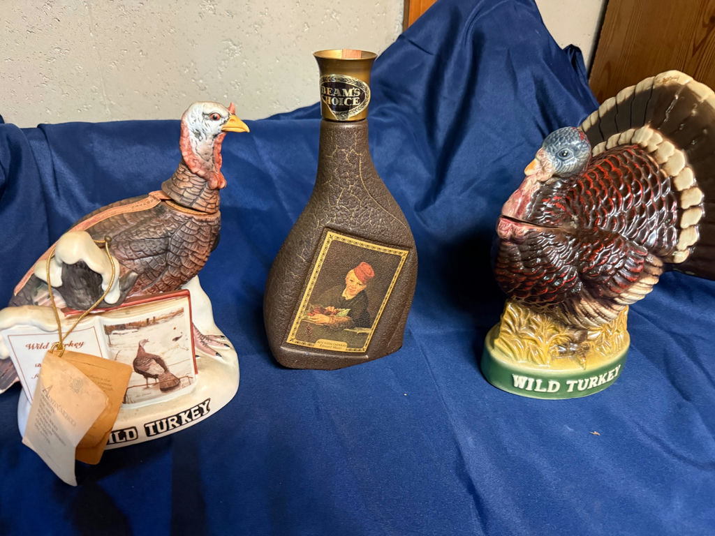 Turkey-themed decanter and figurines set - image 2 of 2