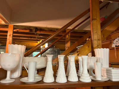 Milk glass - White ceramic vases, bowls and  collection - Image 1 of 5