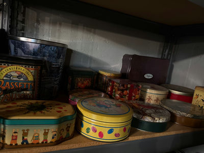Assorted decorative metal tins - Image 1 of 4