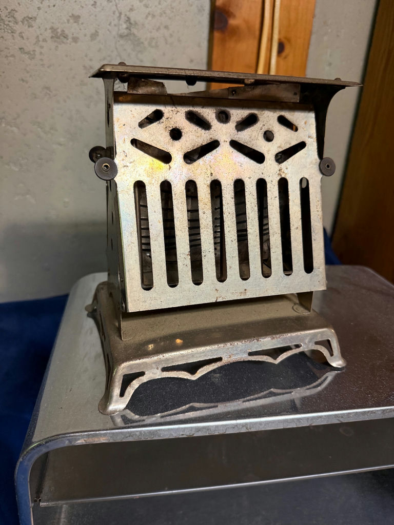 Vintage metal toaster device with-decorative base - image 2 of 5