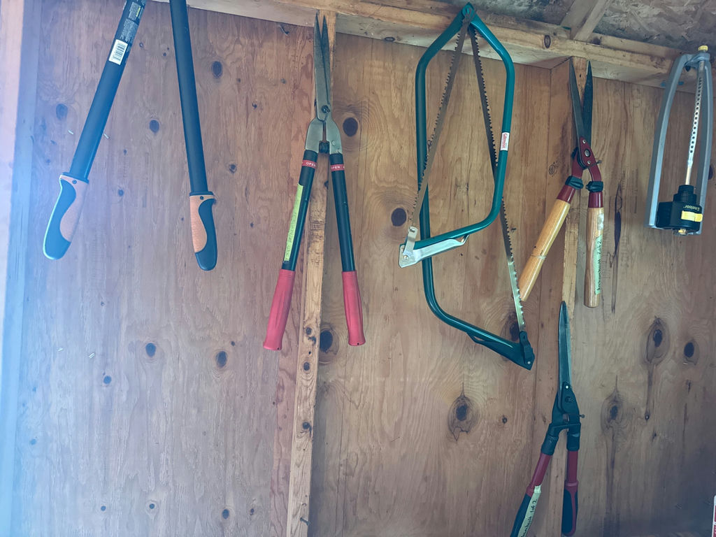 Assorted garden hand tools - image 1 of 1