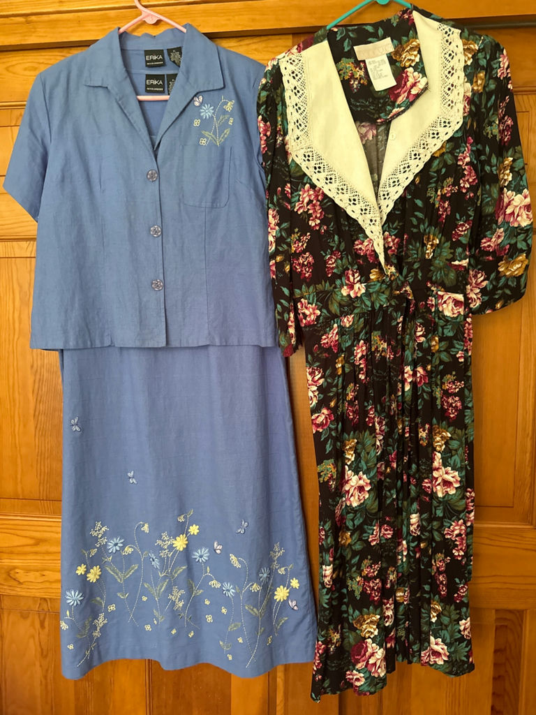 Blue embroidered two-piece dress and floral maxi with lace collar - image 1 of 5