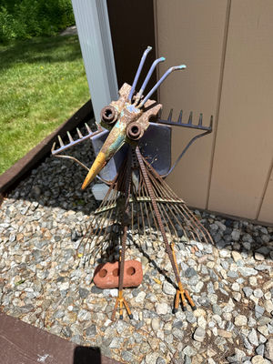 Rusty metal bird garden sculpture - Image 1 of 2