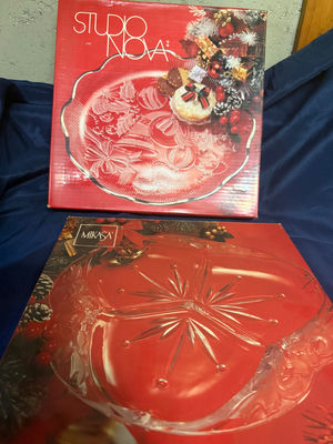Mikasa Red Glass Christmas Serving Plates - Image 1 of 3