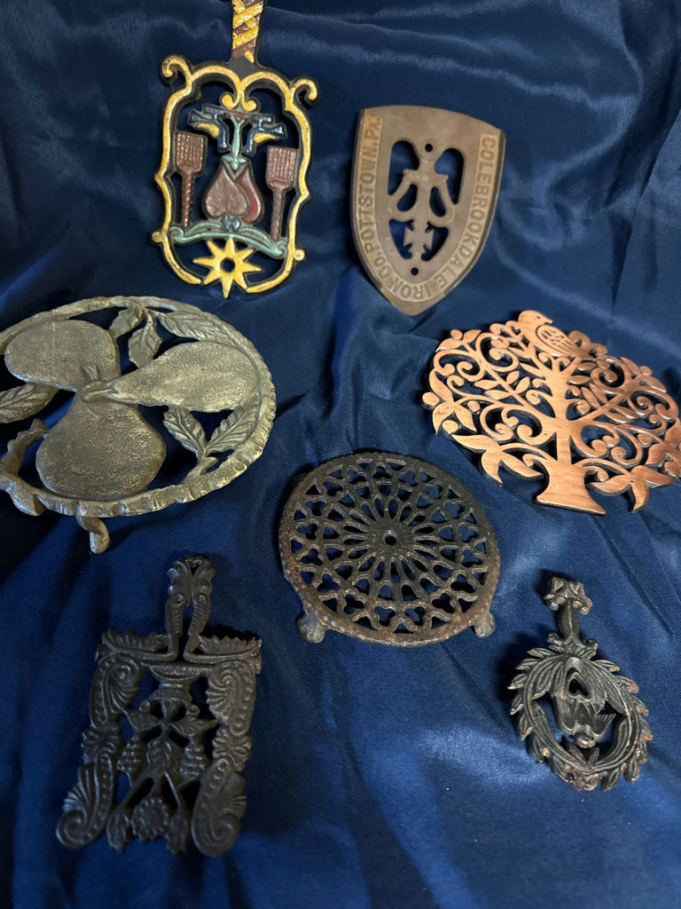 Assorted decorative metal wall plaques and trivets - image 2 of 2