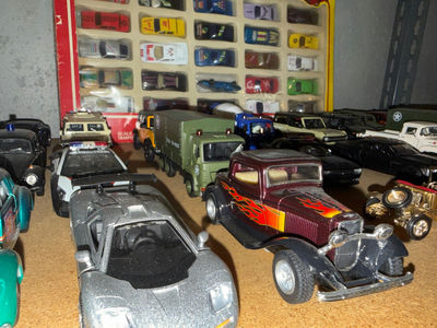 Die-cast toy car and truck collection - Image 1 of 5