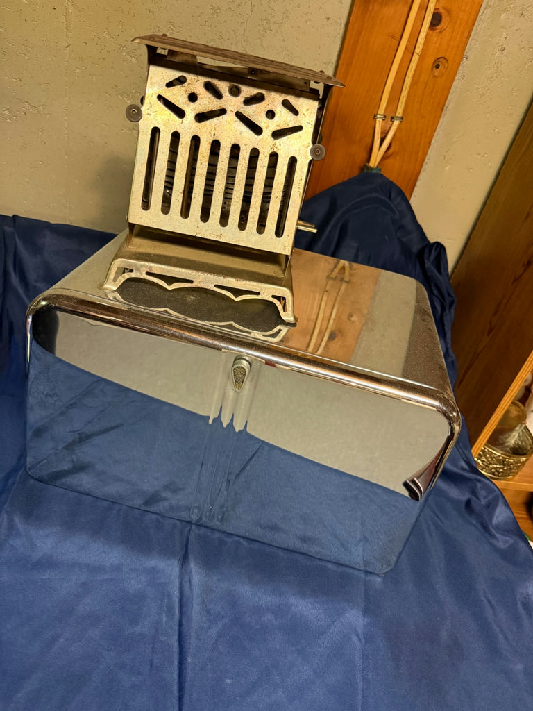 Vintage metal toaster device with-decorative base - image 4 of 5