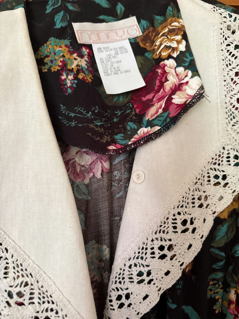 Blue embroidered two-piece dress and floral maxi with lace collar - image 5 of 5