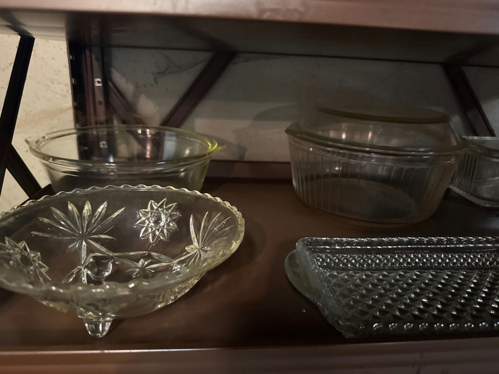 Assorted clear glass bowls and bakeware - image 1 of 3