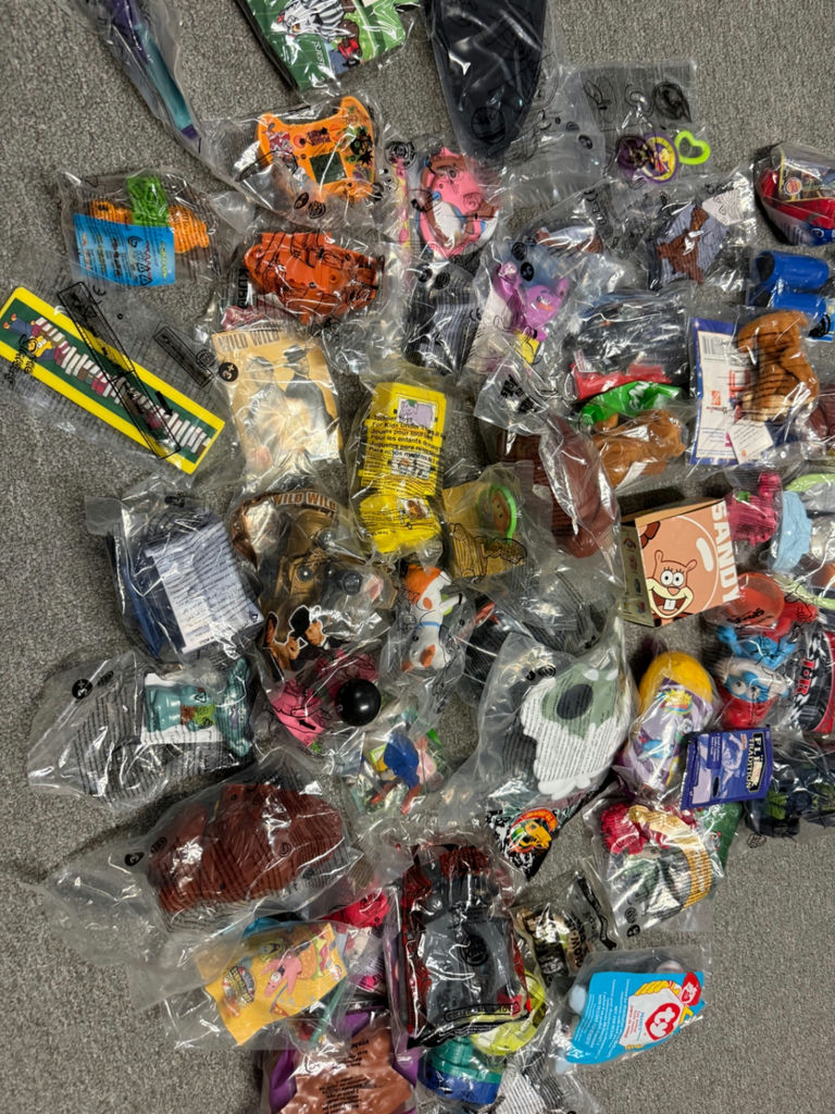 Assorted toy figures and blind-pack collectibles - image 1 of 8
