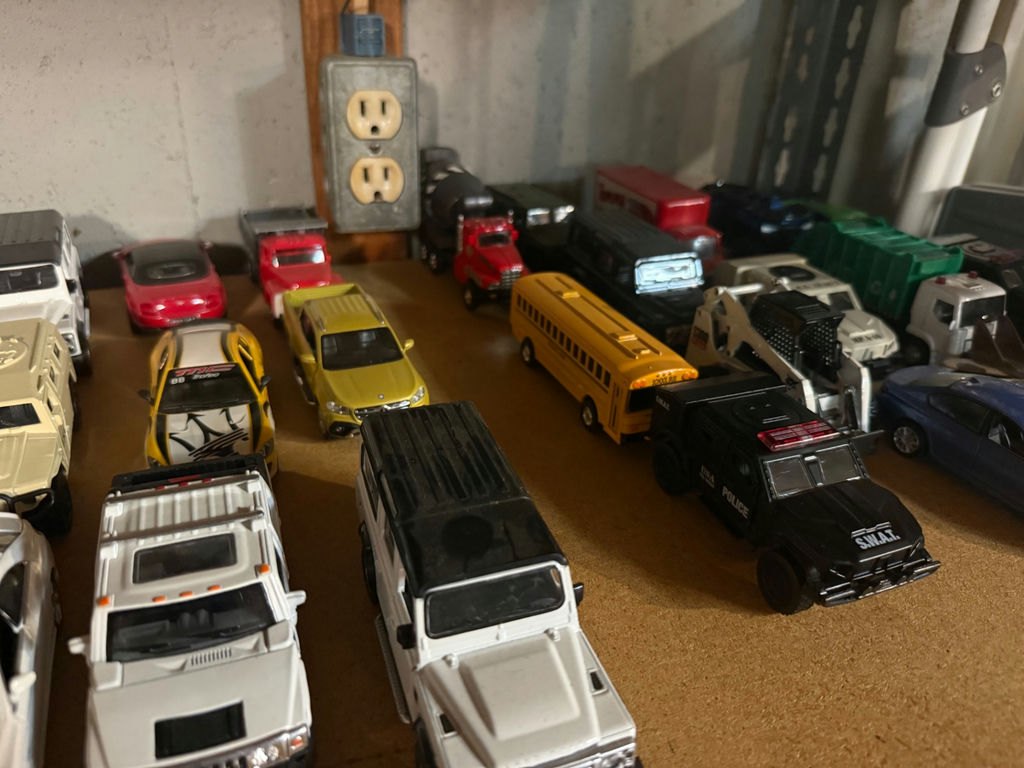 Die-cast toy vehicle collection - image 4 of 6