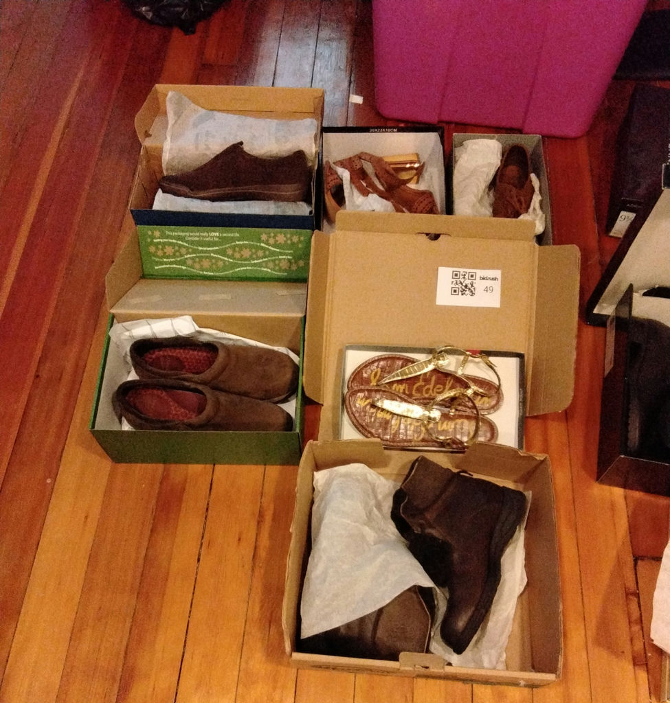 Assorted brown footwear in shoeboxes - image 2 of 7