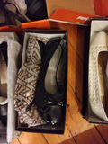 Assorted women's shoes in shoeboxes - thumbnail 4 of 5