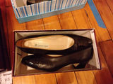 Assorted women's shoes in boxes - thumbnail 3 of 8