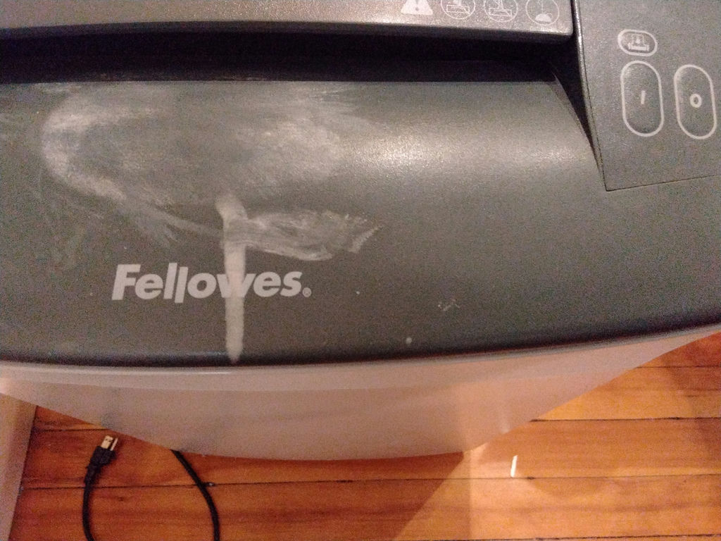 Commercial Grade Fellowes paper shredder - image 2 of 3