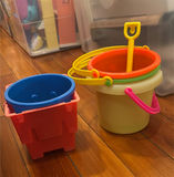 Assorted children's beach and pool toys - thumbnail 2 of 6