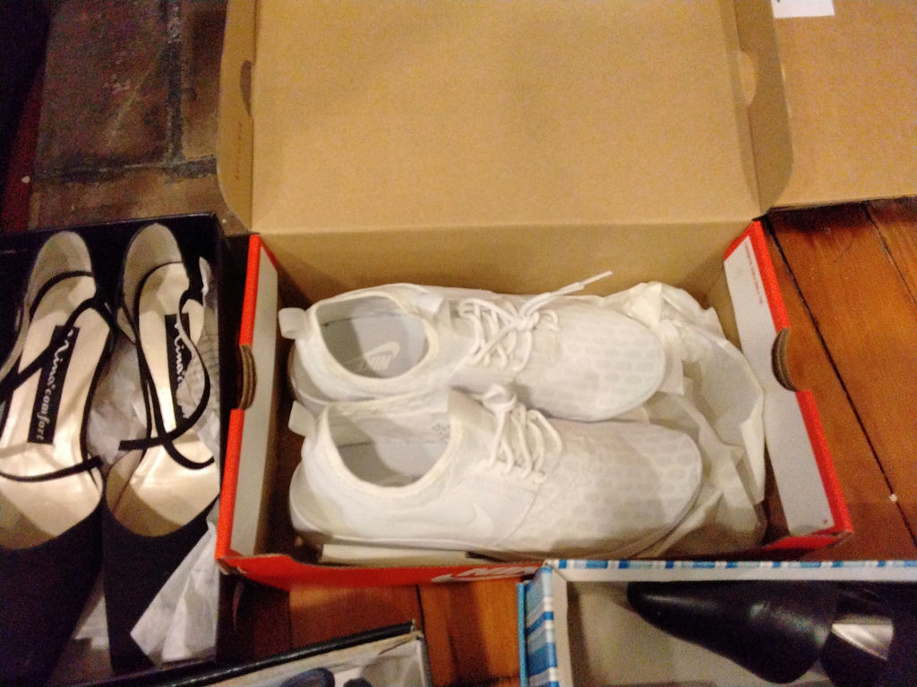 Assorted women's shoes in boxes - image 6 of 8