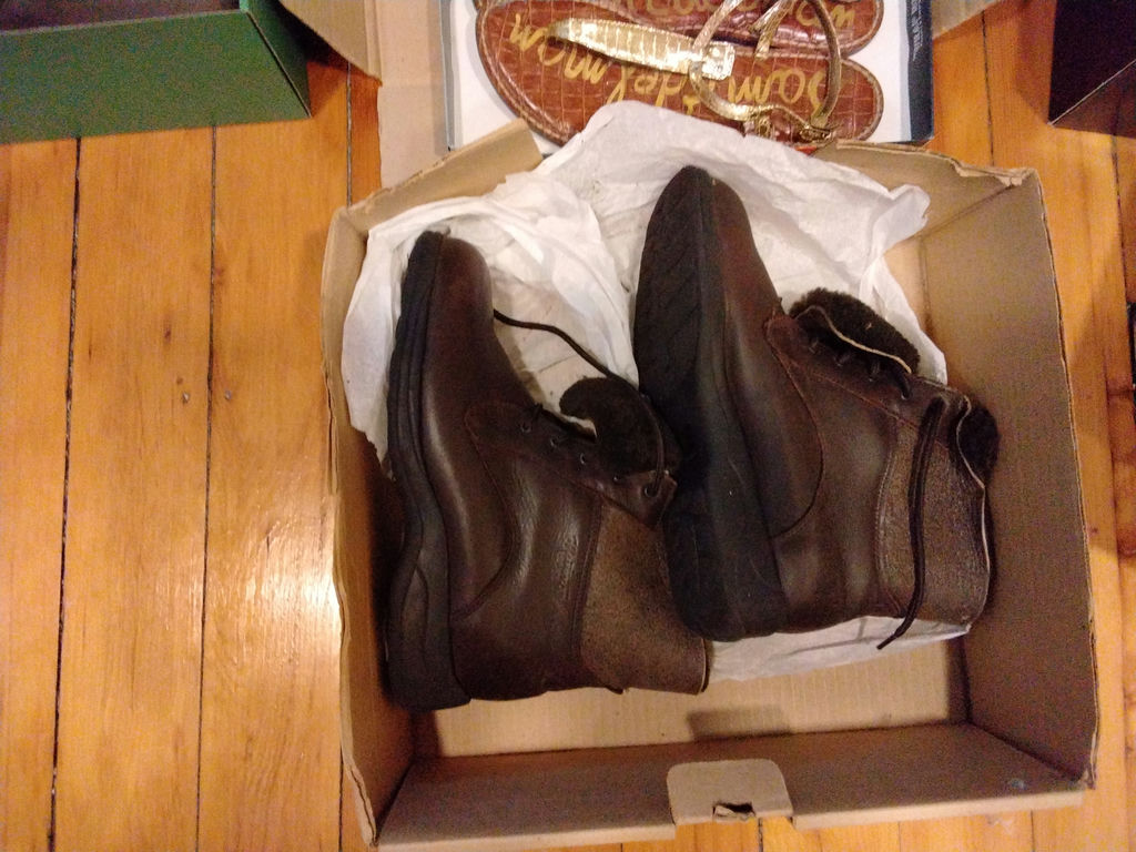 Assorted brown footwear in shoeboxes - image 3 of 7