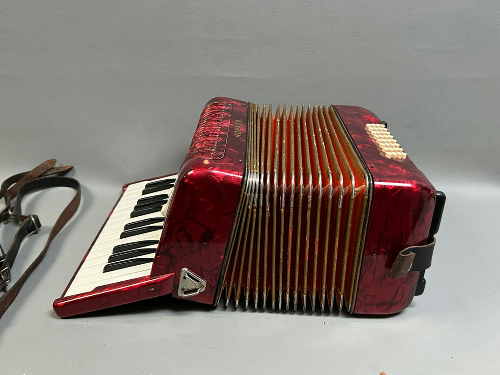 Vintage Hohner Student 32 Bass Accordion Made in Germany - image 4 of 4