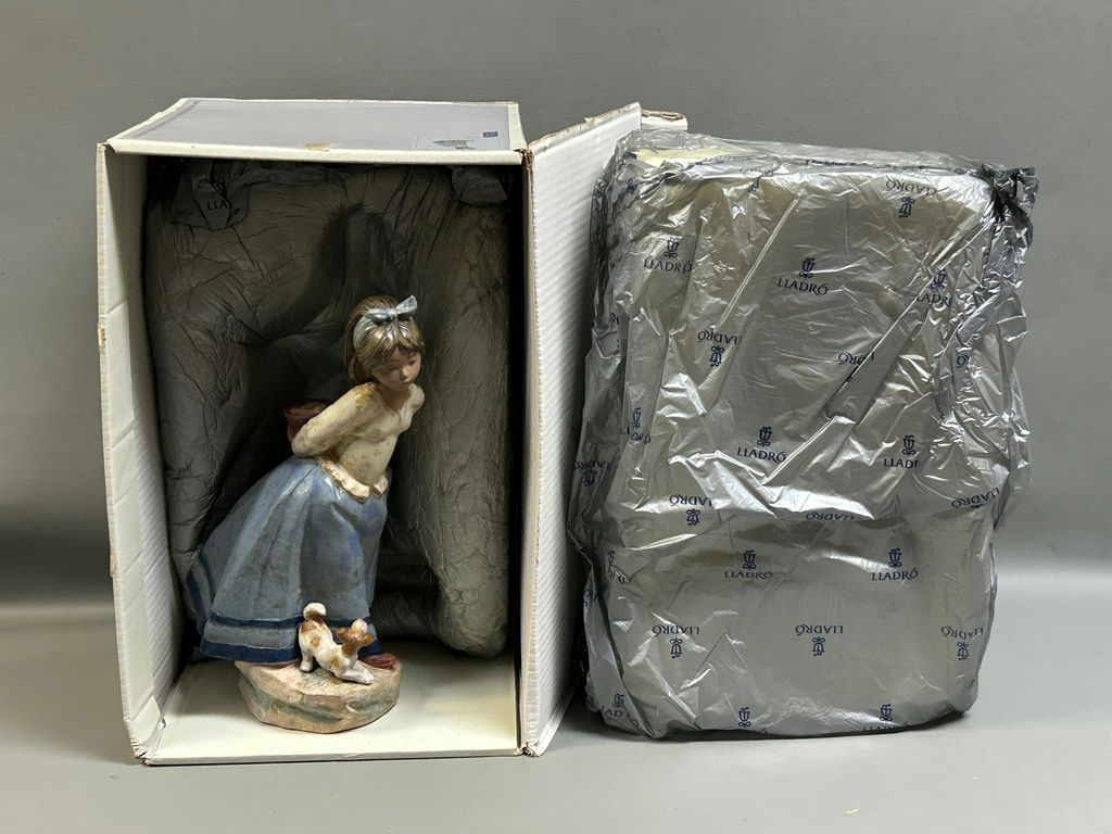 Lladro Figurine "Guess What I Have" Mint in Box - image 1 of 4