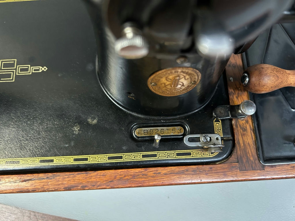 Vintage Singer Sewing Machine 1930s  - image 5 of 5