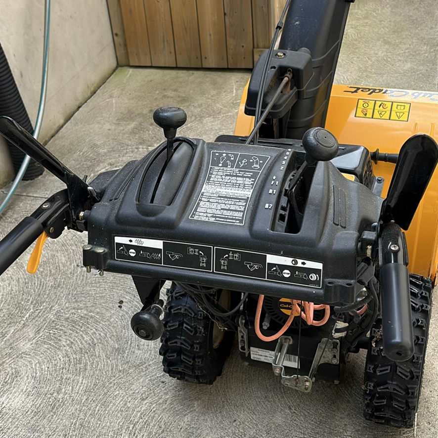 Cub Cadet Snow Blower - image 9 of 14
