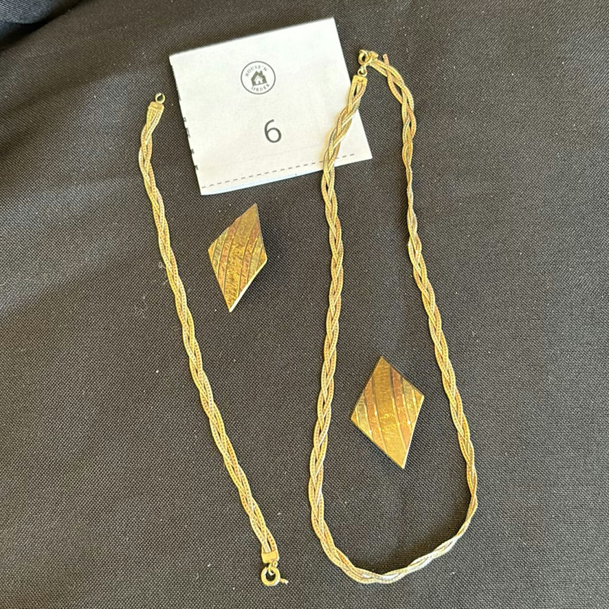Tri-Coloured 10K Gold Jewelry Set - image 1 of 11