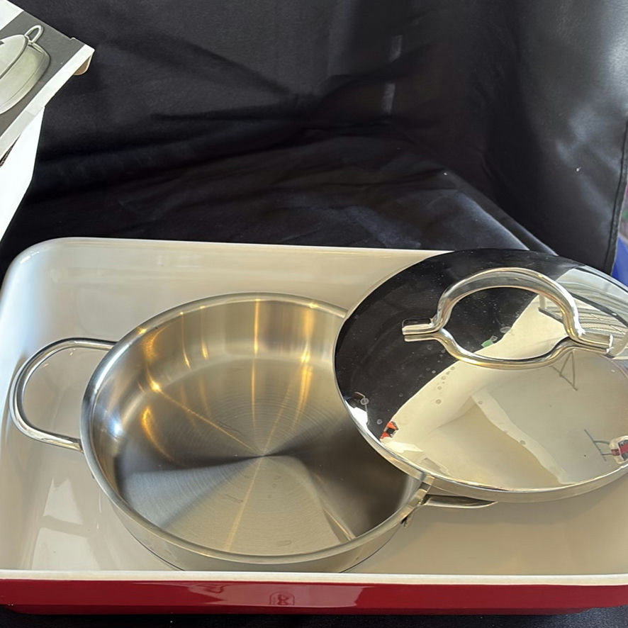 Pyrex Measuring Cup, Brie Bakers, Stainless Steel Pan, and Baking Dish - image 6 of 12
