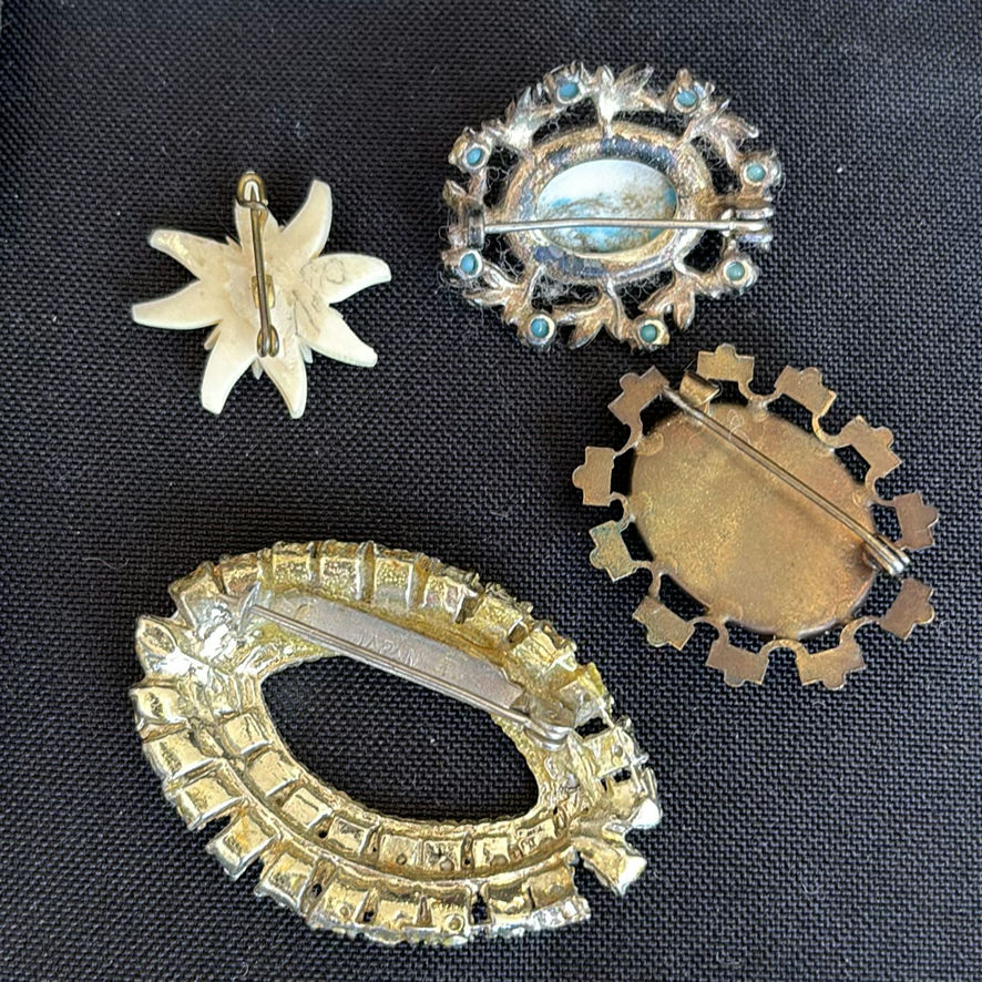 Vintage Costume Jewelry Lot with Brooches, Earrings, Pearl Necklaces, and Compact Mirror - image 6 of 19