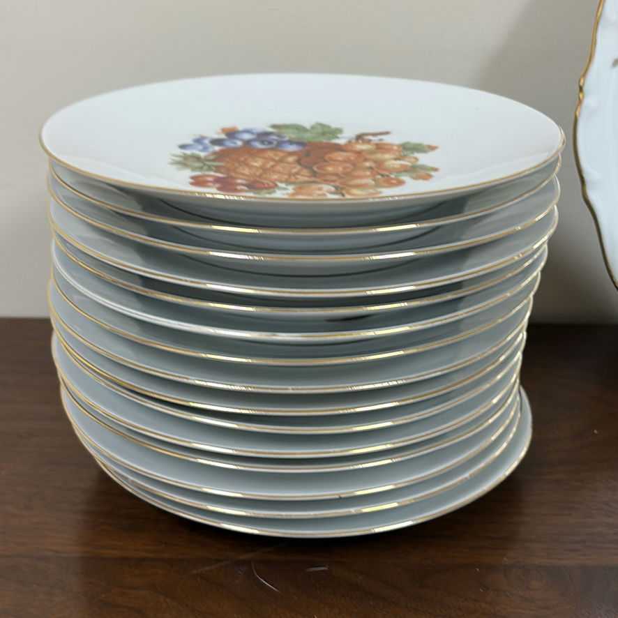 SCHUMANN ARZBERG - BAVARIA, EVESHAM and Royal WORCESTER pieces - image 13 of 15