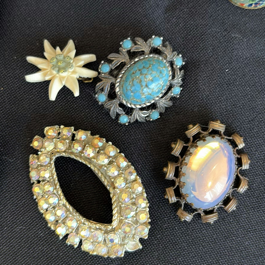 Vintage Costume Jewelry Lot with Brooches, Earrings, Pearl Necklaces, and Compact Mirror - image 5 of 19