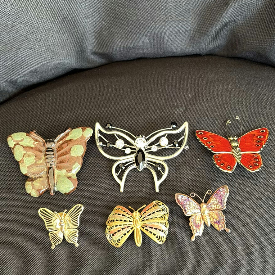 25 Brooches and Pins - image 2 of 13