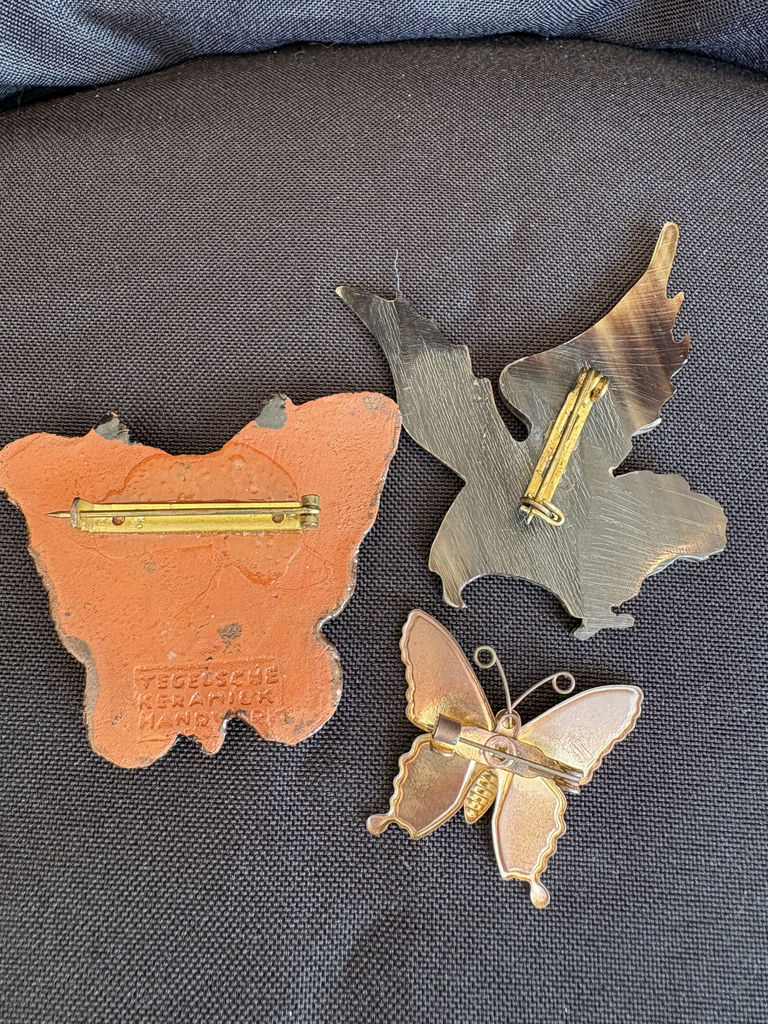 25 Brooches and Pins - image 9 of 13