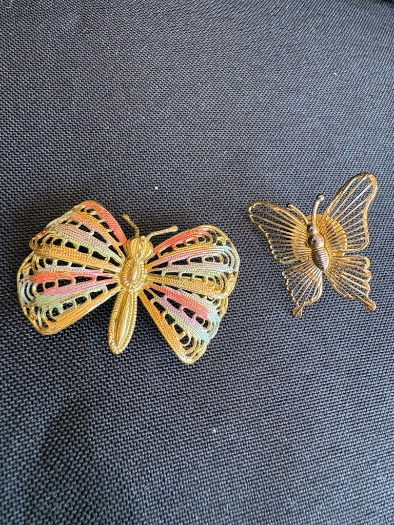 25 Brooches and Pins - image 7 of 13
