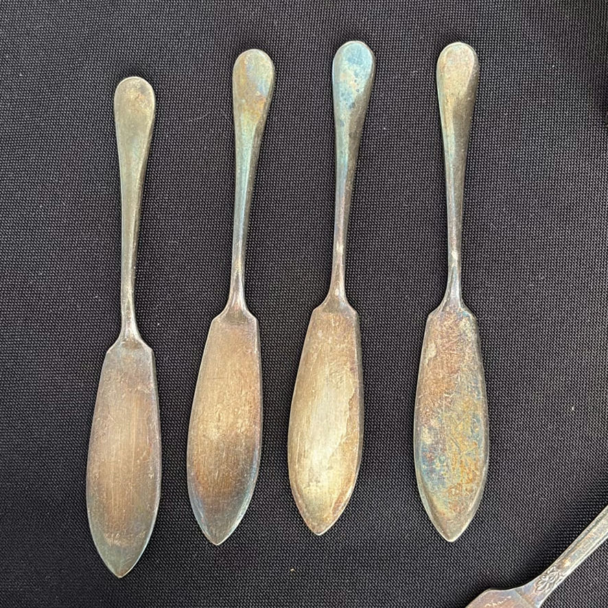 Assorted Silverplate Flatware and Serving Pieces with Spoon Set in Case - image 4 of 19