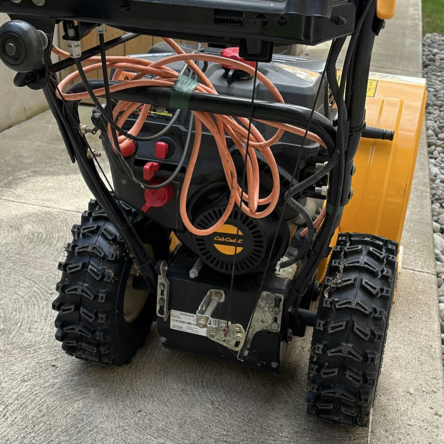 Cub Cadet Snow Blower - image 10 of 14