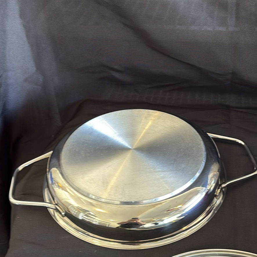 Pyrex Measuring Cup, Brie Bakers, Stainless Steel Pan, and Baking Dish - image 11 of 12