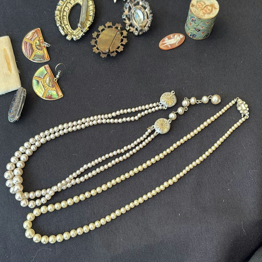 Vintage Costume Jewelry Lot with Brooches, Earrings, Pearl Necklaces, and Compact Mirror - image 9 of 19