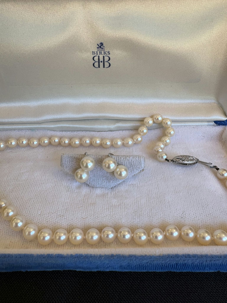 Pearl Necklace and Pearl Earrings Set - BIRKS - image 7 of 9
